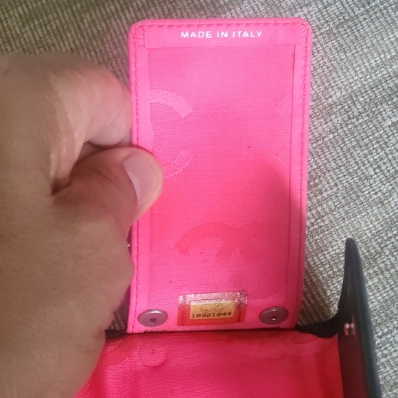 Chanel Quilted Matelasse Cc Logo Black Lambskin 6 Key Card Case - Picture 3 of 9